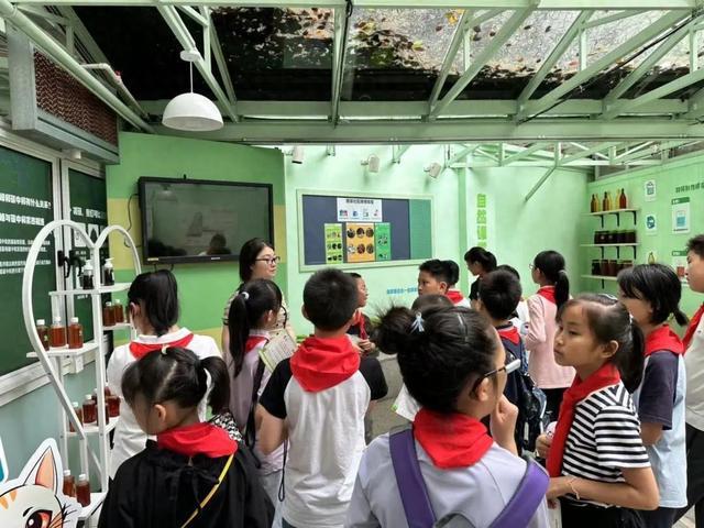 和小小环保员一起在这里“碳”索环保世界(图1)
