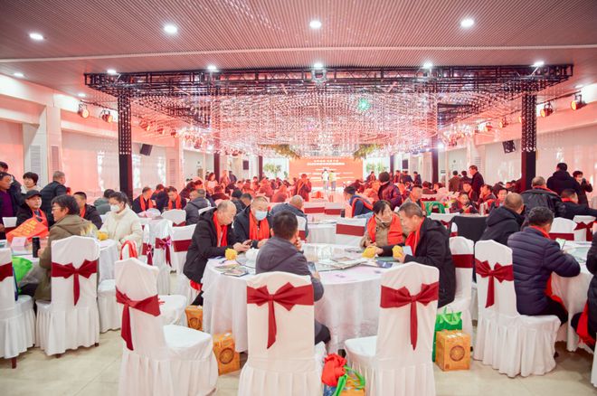 幸福赞！400余人一块过小年为了啥……(图1)
