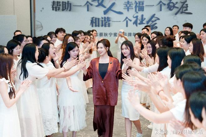 蔡秋宁“两道菜”训练方法受热捧引领女性健康新风尚(图1)