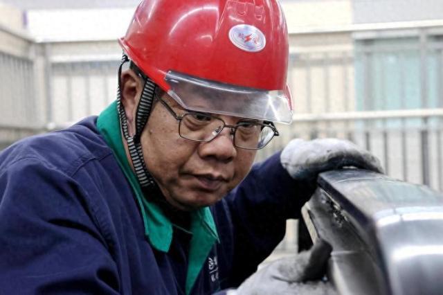 京华好风气北京地铁技术能手侯军涛：32年如一日守护乘客安全(图1)