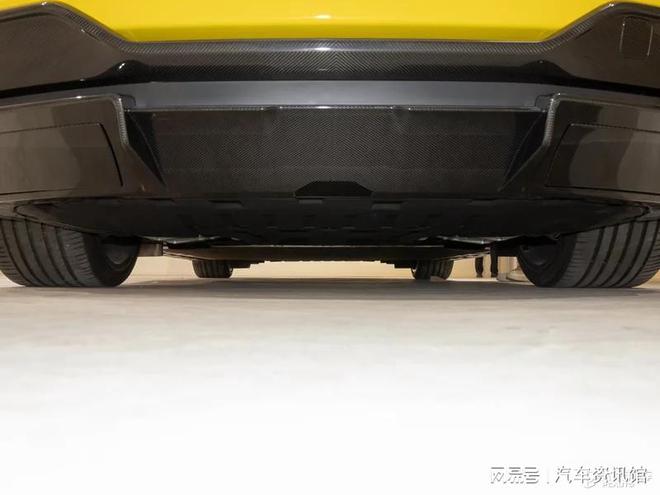 2025款莲花EMEYA繁花：F1技术引领豪华纯电轿跑新潮流(图4)