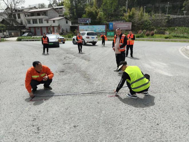 北川公路大作战：抢修攻坚畅行未来(图1)