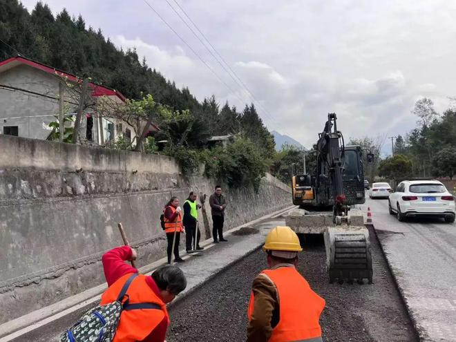 北川公路大作战：抢修攻坚畅行未来(图3)