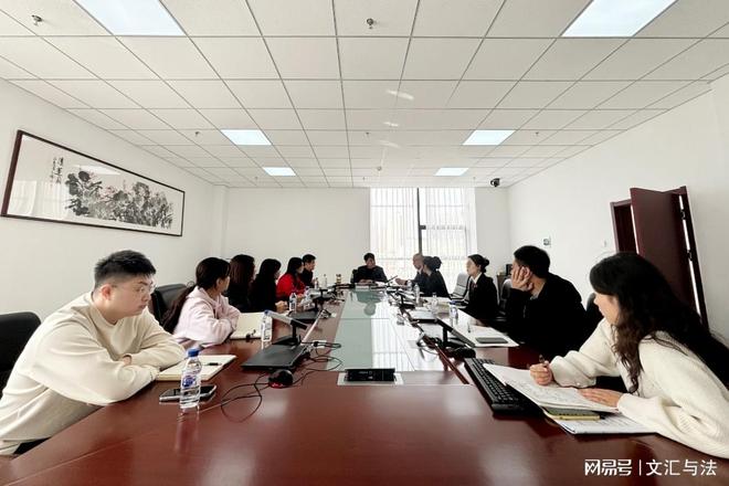 回填草炭土“法徽红”守护“生态绿”(图1)