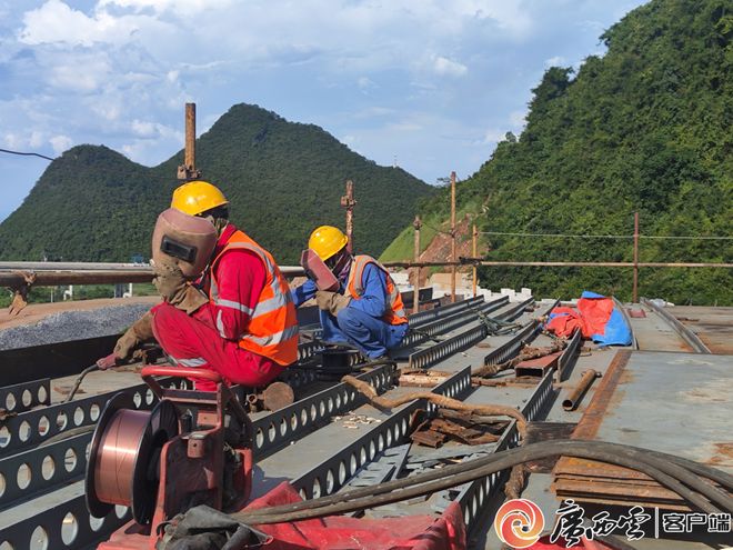冲刺明年通车目标广西这条高速公路关键控制性工程捷报频传(图3)