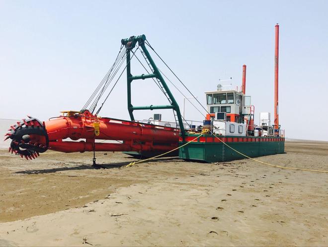 巨龙环保科技有限公司专注水上挖掘机制造技术团队全程严格把控(图2)