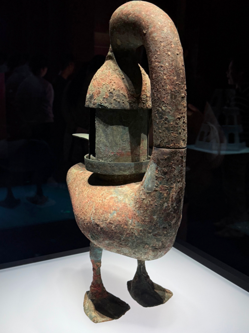 西汉智慧穿越千年：雁形铜灯展现古代环保理念(图1)