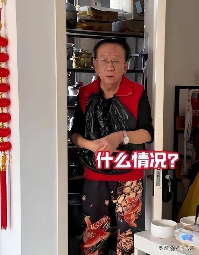 79岁侯耀华晚年凄凉!独居北京无人照料别墅内又脏又乱无处下脚(图9)