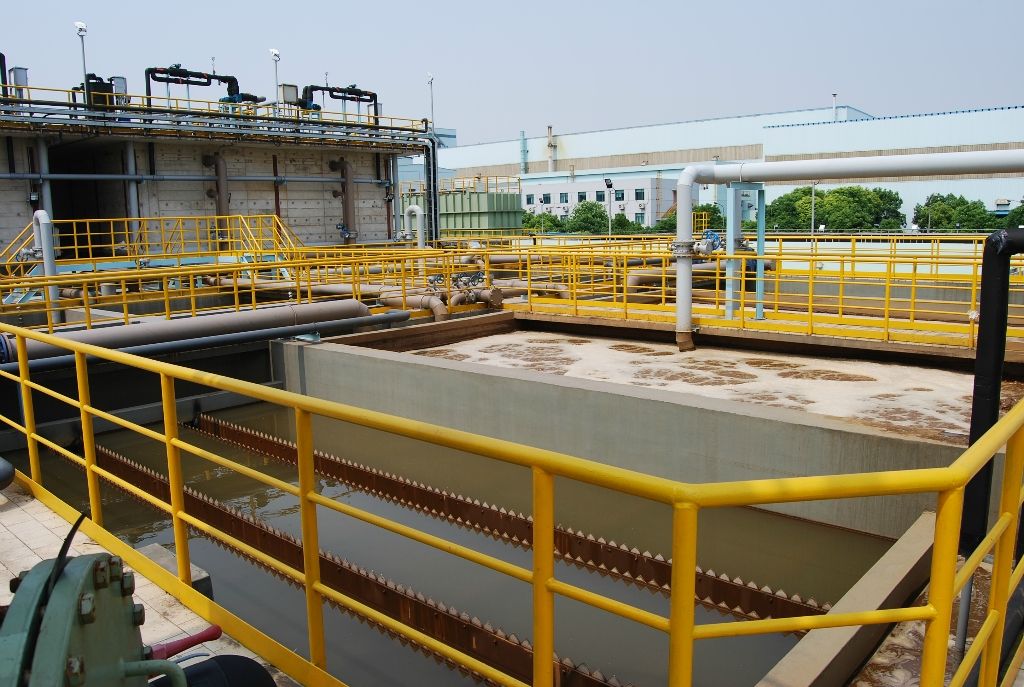 含油废水处理装置(图1)